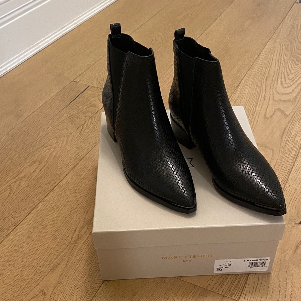 Marc Fisher mIYALE4 Black Ankle Booties